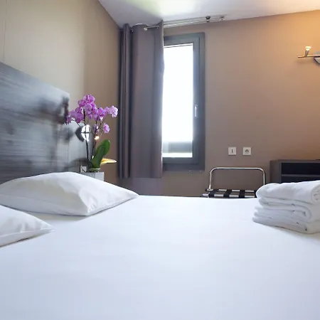 洛伊亚克康福特酒店 酒店