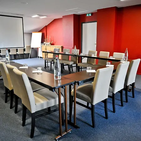 洛伊亚克康福特酒店 3*