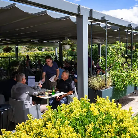 洛伊亚克康福特酒店 酒店