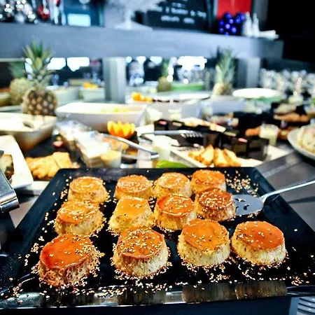 洛伊亚克康福特酒店 3*